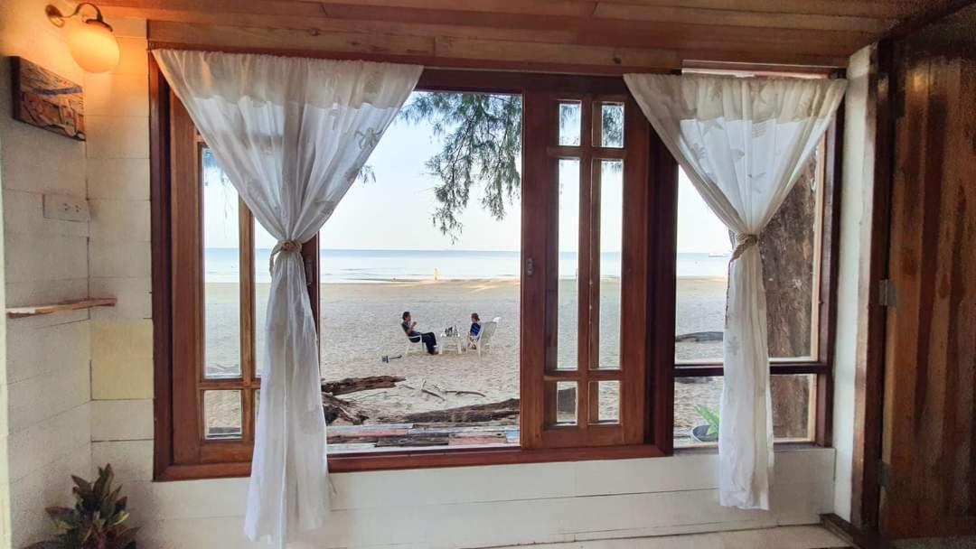 Maliblues Bed & Art Gallery Chumphon Esterno foto