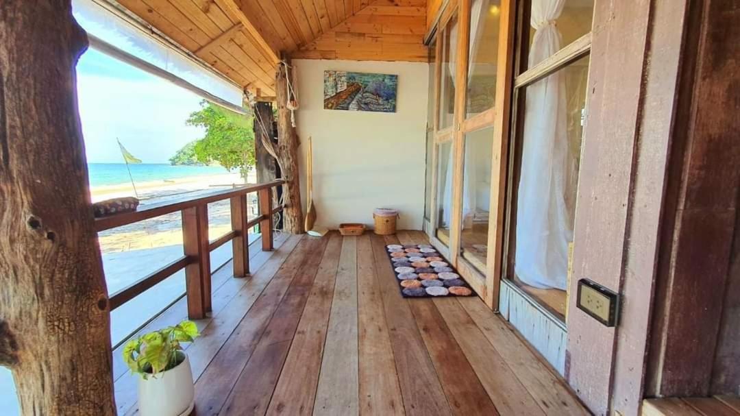 Maliblues Bed & Art Gallery Chumphon Esterno foto