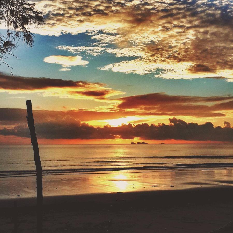 Maliblues Bed & Art Gallery Chumphon Esterno foto
