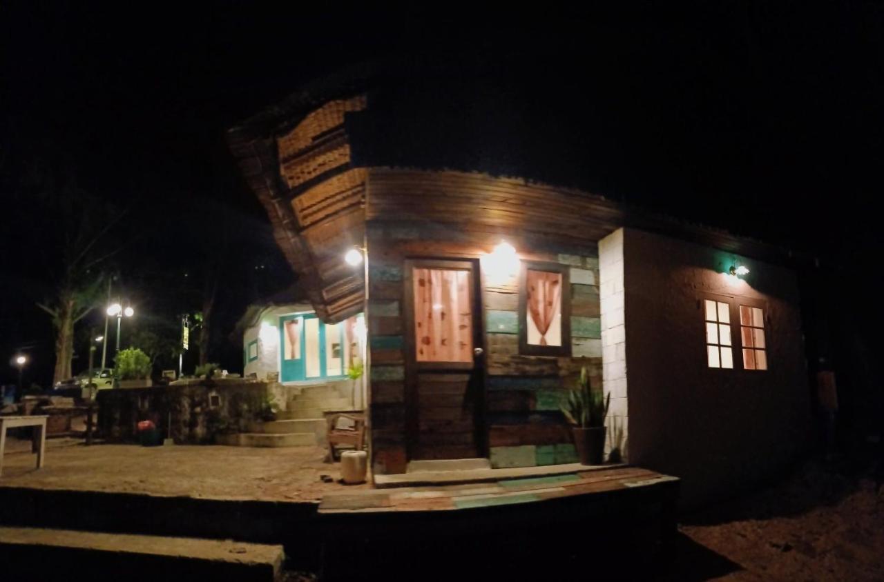 Maliblues Bed & Art Gallery Chumphon Esterno foto
