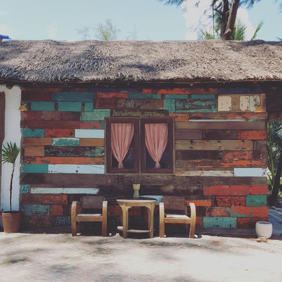 Maliblues Bed & Art Gallery Chumphon Esterno foto