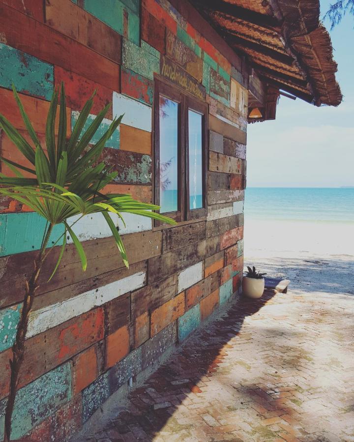 Maliblues Bed & Art Gallery Chumphon Esterno foto